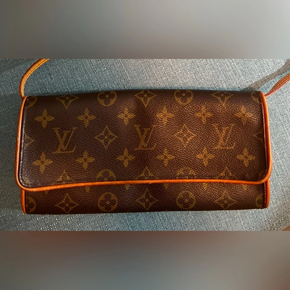 Louis Vuitton Two Way Pochette GM Crossbody Clutch Shoulder Bag, LV Monogram - Picture 2 of 11